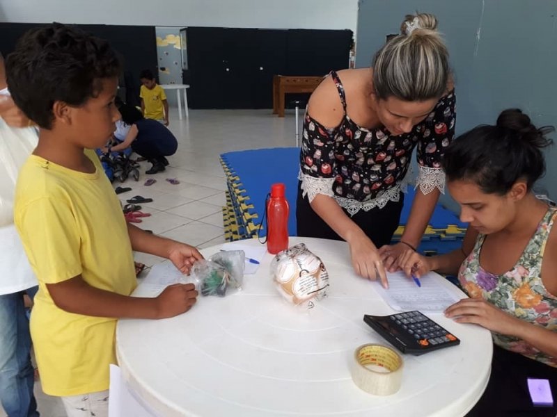 professora-cria-canal-para-ensinar-criancas-sobre-educacao-financeira-para-que-no-futuro-se-tornem-adultos-equilibrados-1