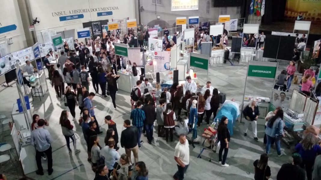 vitrine-das-profissoes-oferece-orientacao-de-carreira-na-unisul-em-tubarao-1