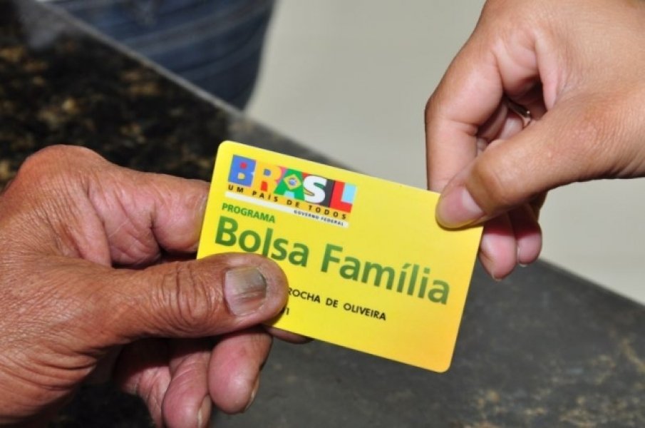 bolsonaro-anuncia-13-para-beneficiarios-do-bolsa-familia-1