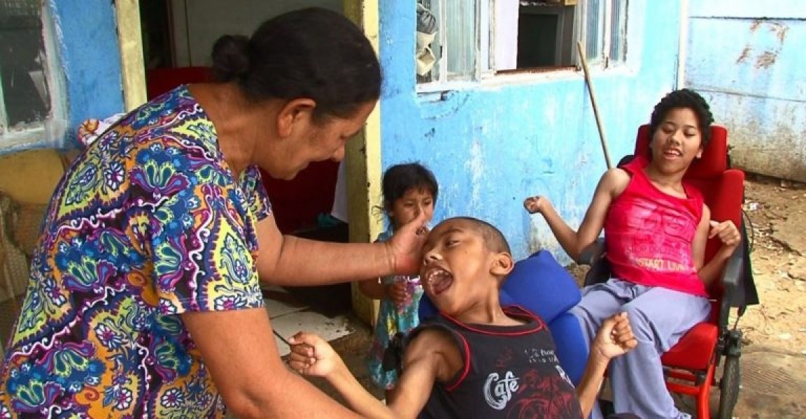 casal-paranaense-cria-oficina-que-reforma-e-doa-cadeiras-de-rodas-a-pessoas-carentes-1