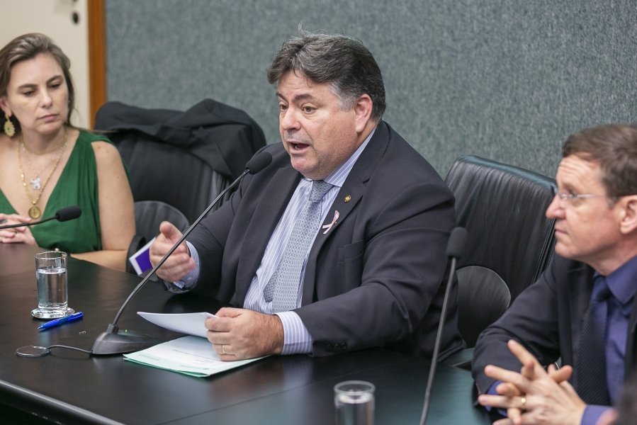 comissao-aprova-projeto-que-institui-prevencao-e-combate-a-automutilacao-1