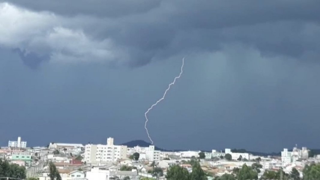 defesa-civil-alerta-para-pancadas-de-chuva-com-raios-para-o-litoral-sul-de-sc-1