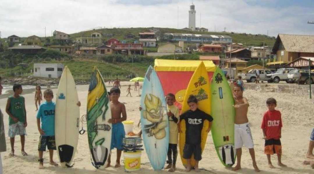 dia-das-criancas-sera-de-surfe-no-farol-de-santa-marta-1