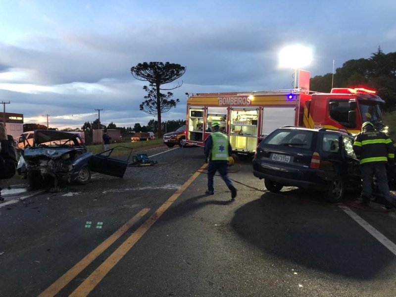 em-sc-colisao-entre-dois-veiculos-deixa-um-morto-e-tres-feridos-na-br-282-1