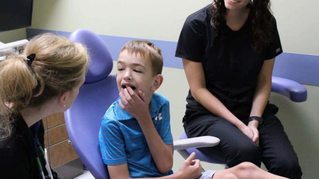 menino-de-6-anos-mudo-comeca-a-falar-apos-descoberta-da-dentista-1