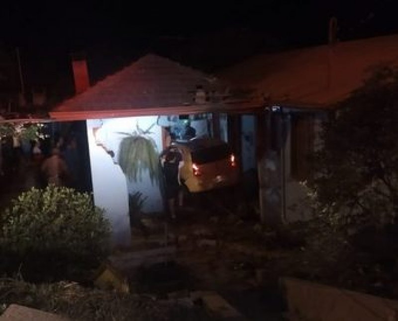 no-oeste-de-sc-casal-de-idosos-morre-soterrado-apos-carro-invadir-residencia-1