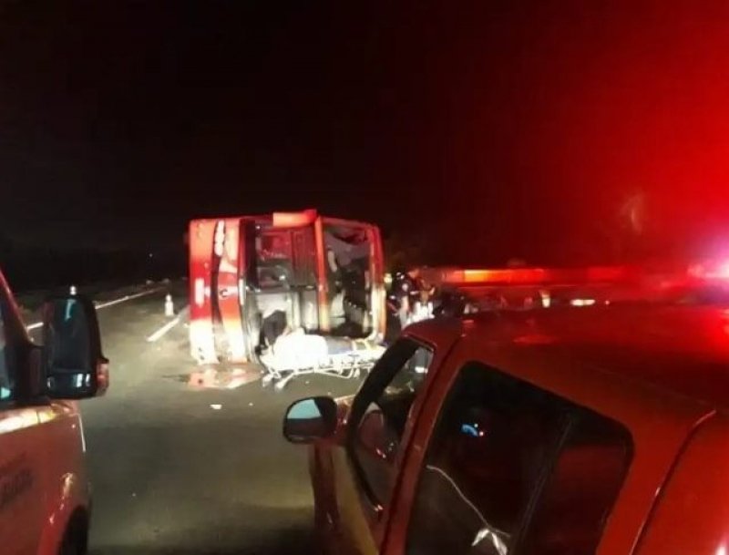 acidente-com-onibus-de-turismo-de-braco-do-norte-deixa-25-feridos-em-gravatai-no-rs-1