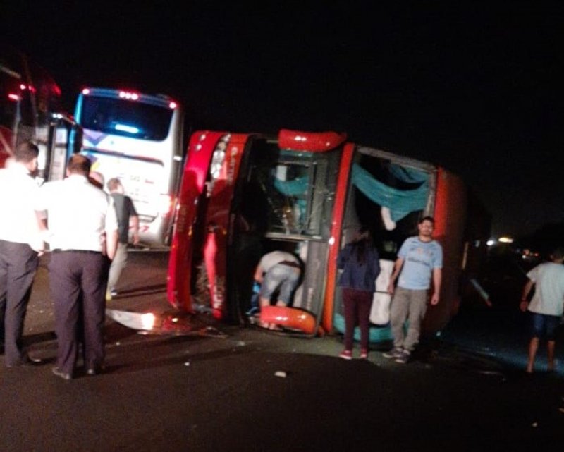 acidente-com-onibus-de-turismo-de-empresa-de-bn-seguia-para-jaguarao-no-rs-1