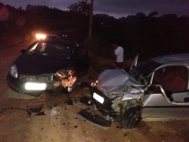 colisao-entre-dois-carros-deixa-duas-pessoas-feridas-em-urussanga-1