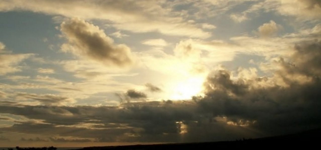 domingo-de-sol-e-com-muitas-nuvens-0