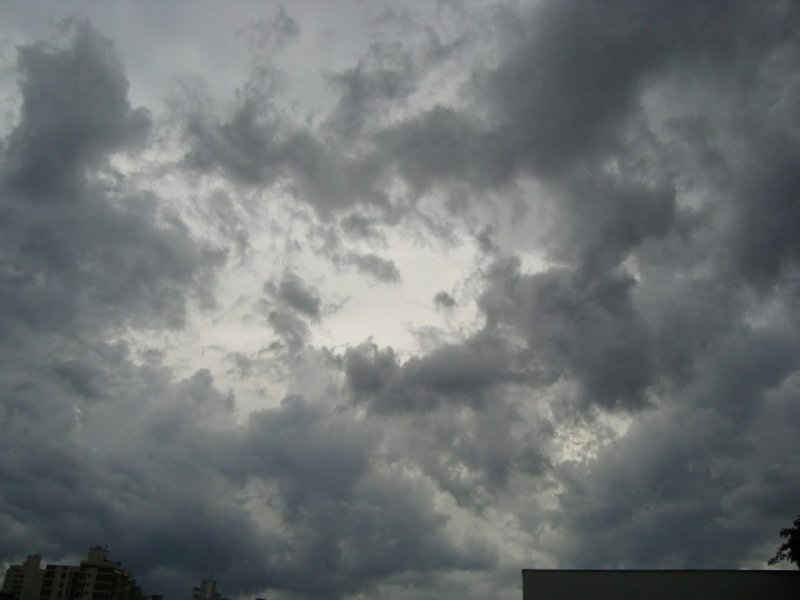 fim-de-semana-sera-de-chuva-e-tempo-nublado-em-sc-1