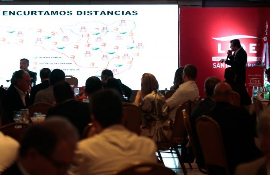 governador-destaca-inovacao-reducao-de-custos-e-investimentos-em-palestra-a-empresarios-1