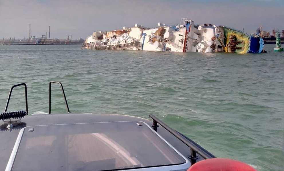 internacional-navio-com-14-mil-ovelhas-tomba-no-mar-na-costa-da-romenia-1