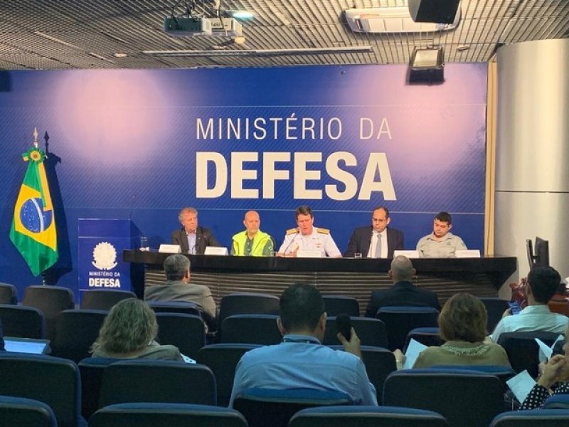 oleo-no-litoral-marinha-diz-que-47-mil-toneladas-ja-foram-recolhidas-1