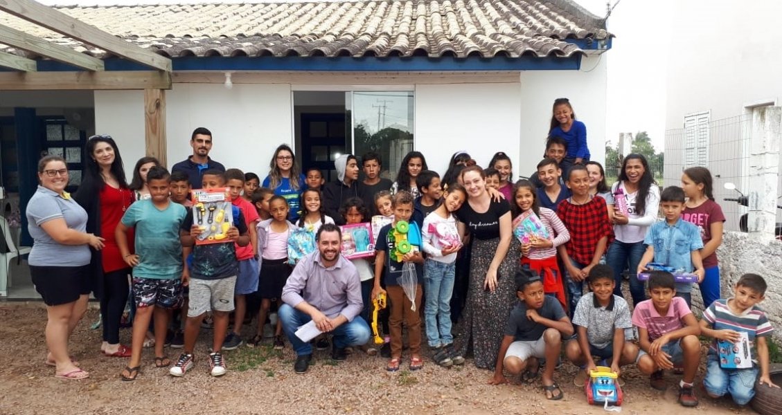 campanha-natal-do-bem-entrega-presentes-as-criancas-em-jaguaruna-1