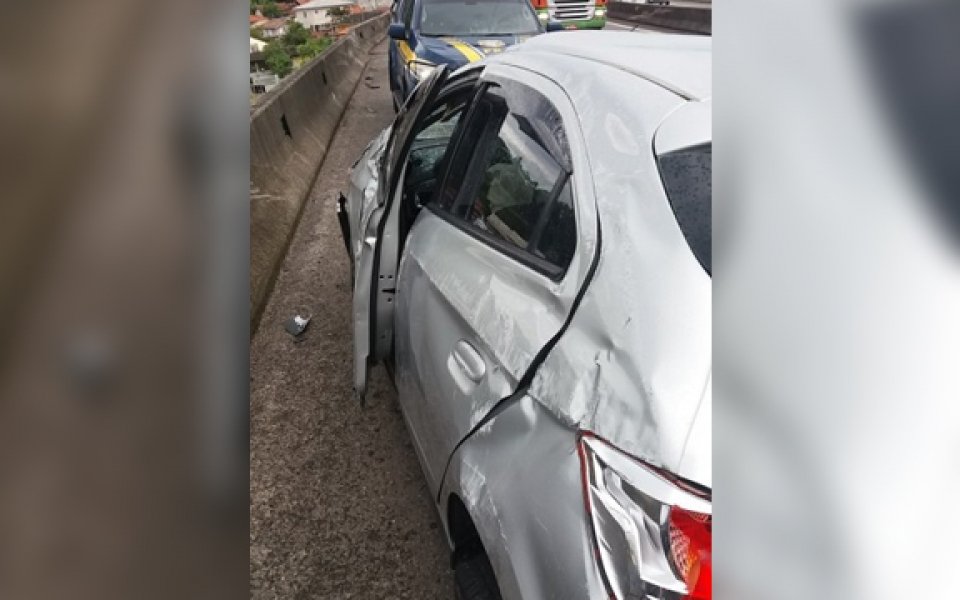 em-laguna-idosa-capota-veiculo-na-br-101-0