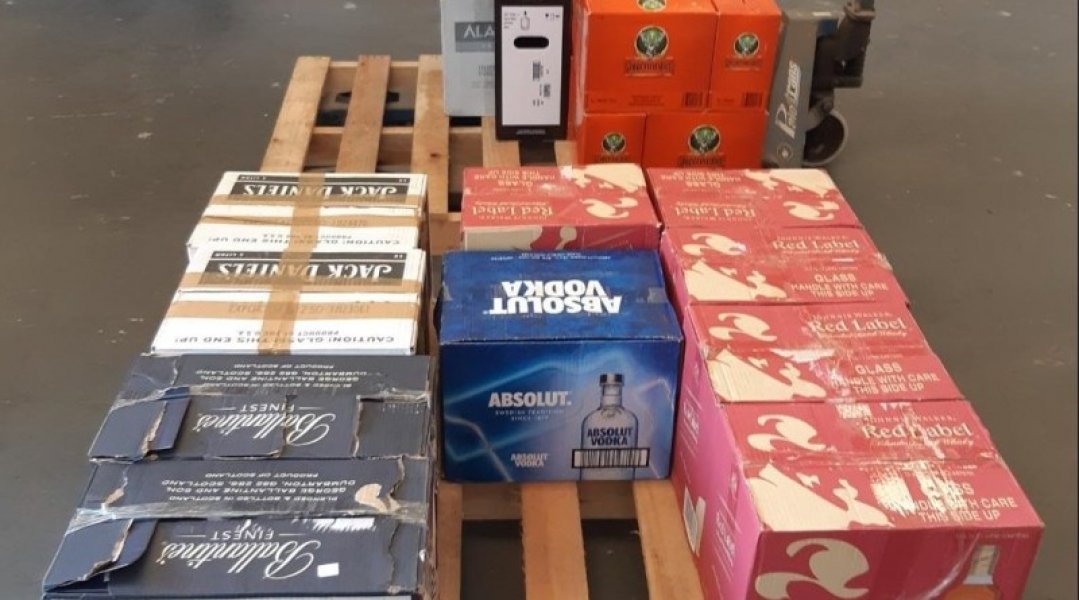 em-palhoca-grande-quantidade-de-bebida-alcoolica-contrabandeada-e-apreendida-na-br-101-1