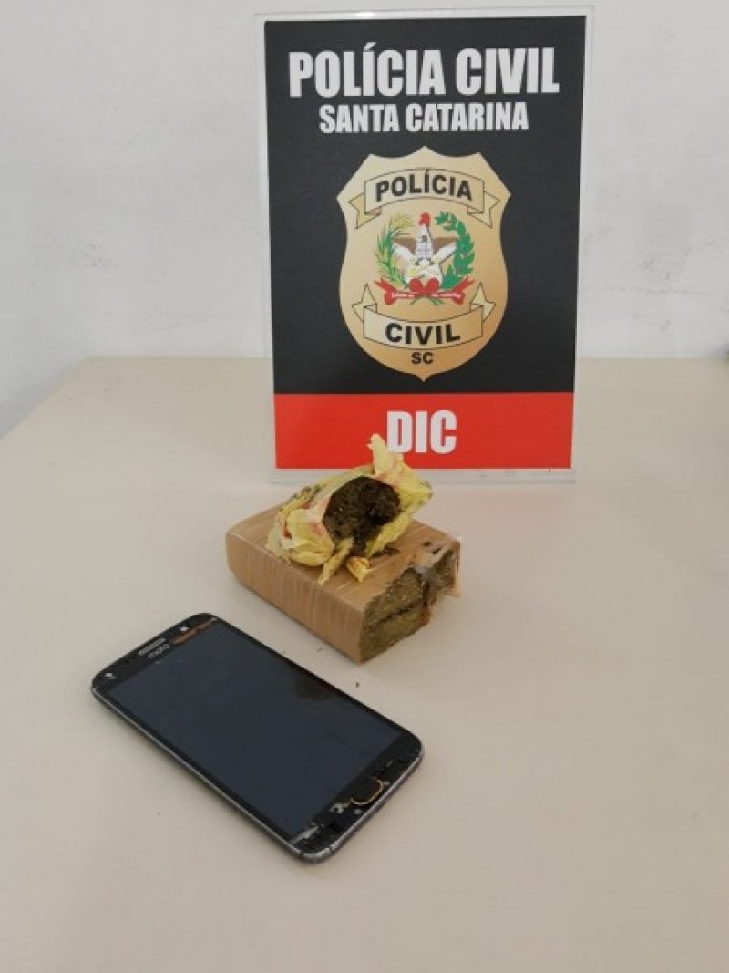 em-tubarao-mulher-e-presa-acusada-de-praticar-trafico-de-drogas-1