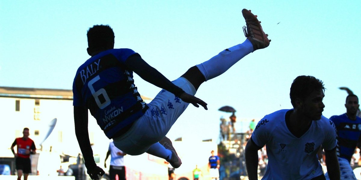 peixe-cai-diante-do-figueira-e-se-mantem-na-lanterna-do-catarinense-1