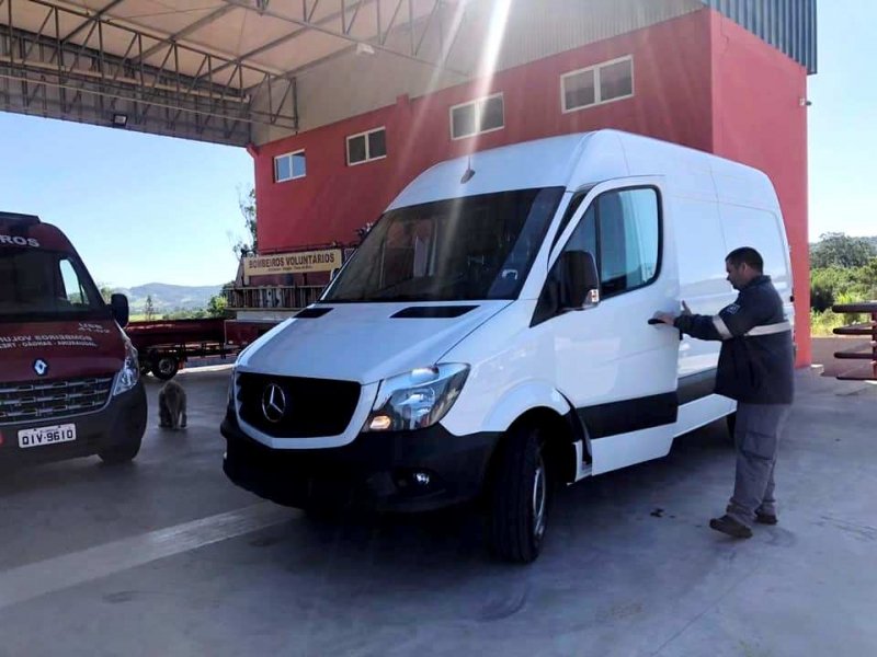 bombeiros-voluntarios-de-jaguaruna-recebem-furgao-no-valor-de-r-140-mil-1