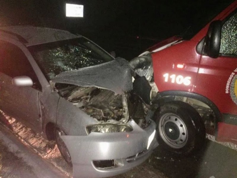 corupa-5-ficam-feridos-em-acidente-entre-ambulancia-dos-bombeiros-e-carro-de-passeio-1