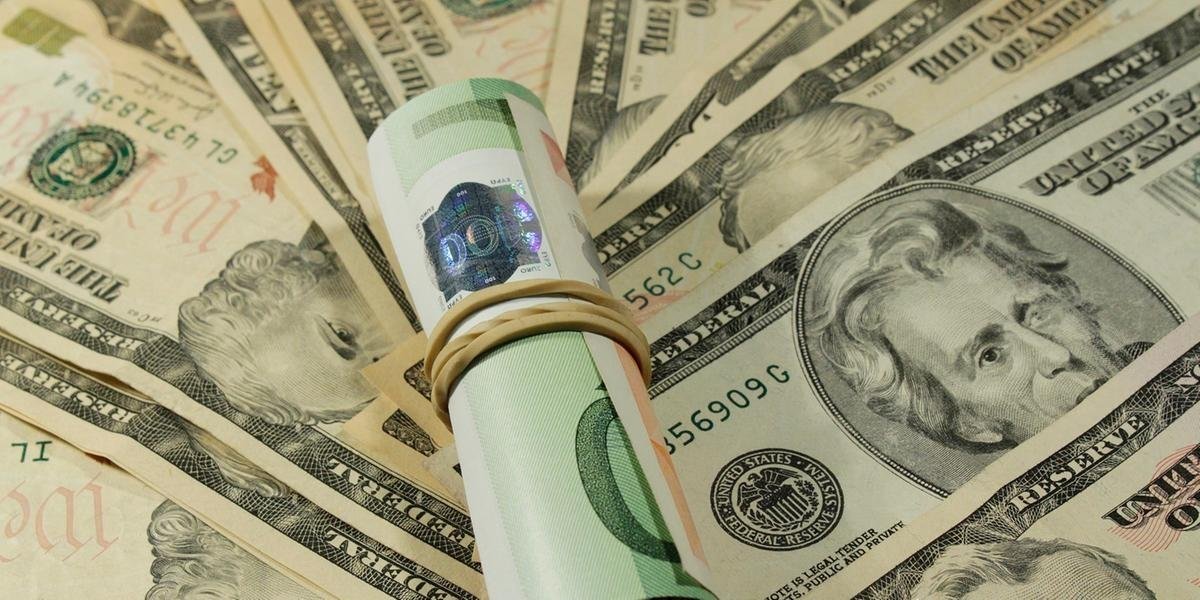 dolar-chega-a-r-440-e-atinge-um-novo-nivel-recorde-1