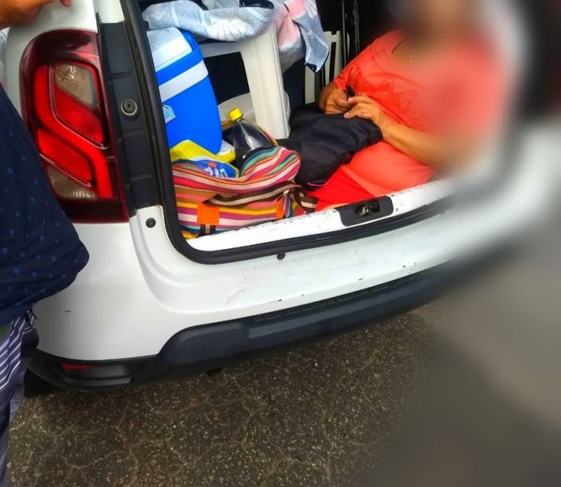 em-florianopolis-policia-flagra-sogra-sendo-transportada-no-porta-malas-1