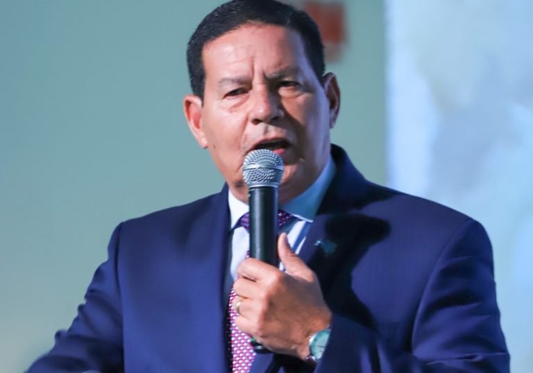 ‘Em política, até a raiva é combinada’