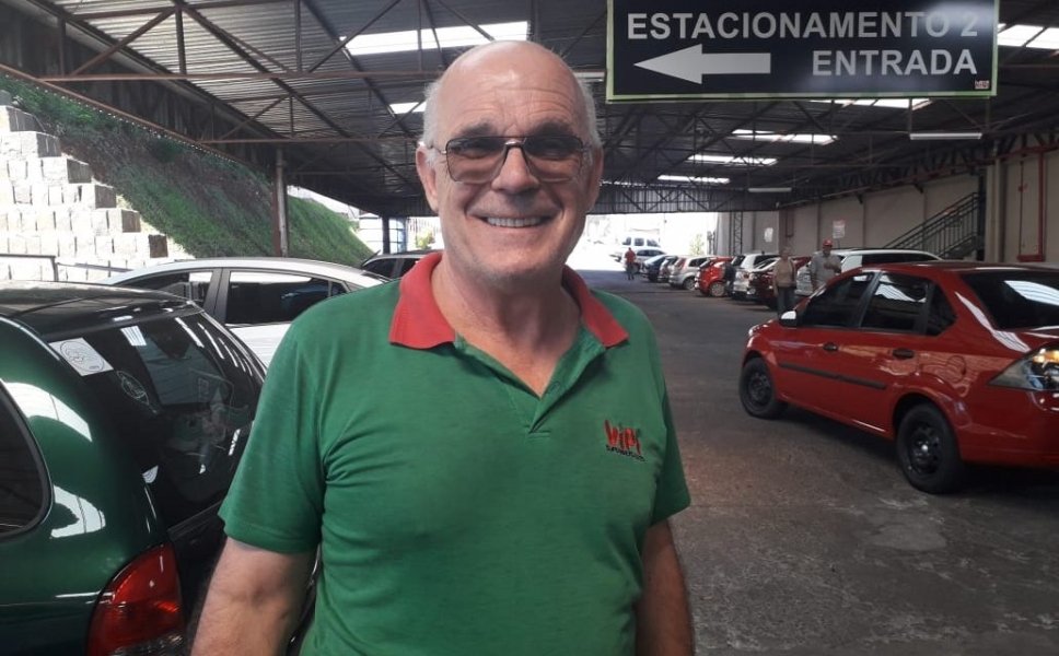 homem-encontra-r-3-mil-em-estacionamento-de-supermercado-e-devolve-aos-proprietarios-1