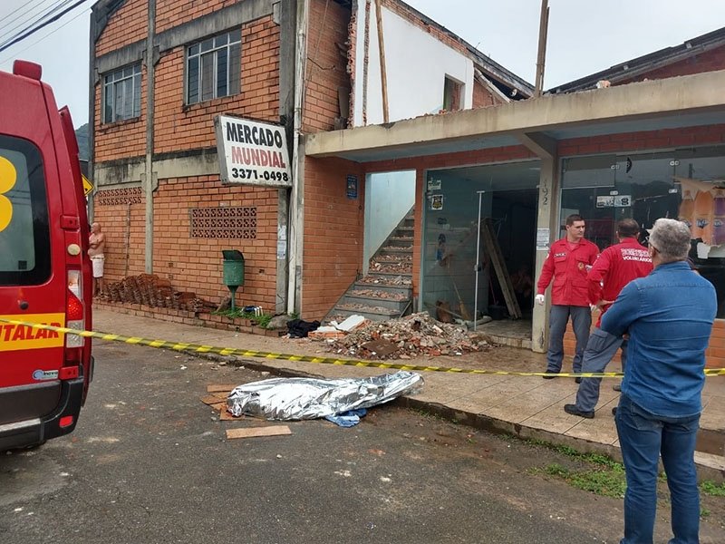 homem-morre-ao-cair-de-altura-de-5-metros-em-jaragua-do-sul-1