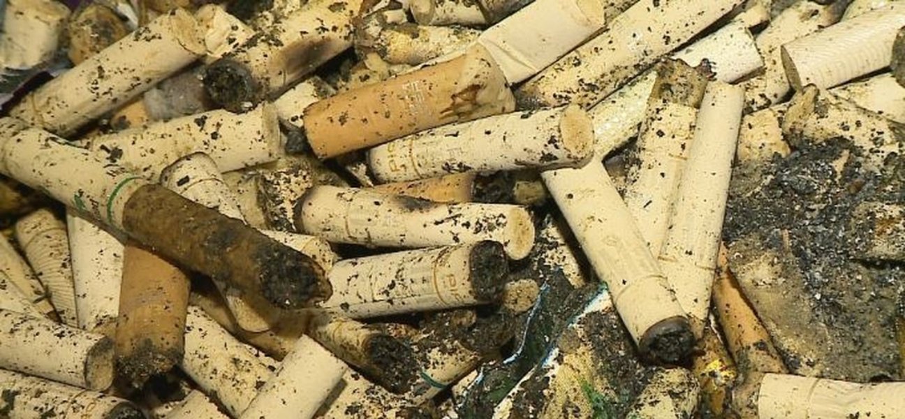 iniciativa-usa-bitucas-de-cigarro-recolhidas-em-praias-para-transformar-em-pranchas-de-surfe-em-sc-1