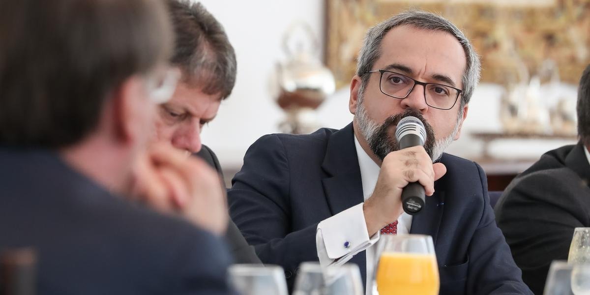 mec-veta-promocao-e-hora-extra-de-universidade-1