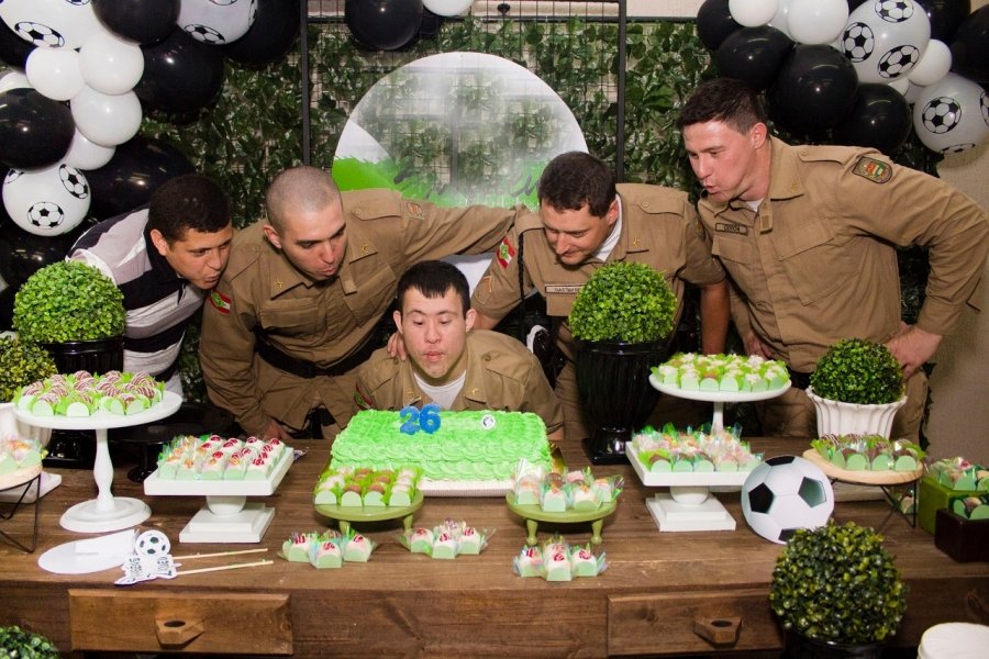 pms-participam-de-festa-de-aniversario-de-portador-da-sindrome-de-down-em-sc-1