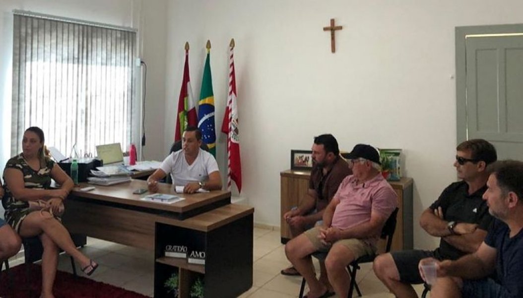 prefeito-realiza-reuniao-com-monitoras-e-motoristas-do-transporte-escolar-1