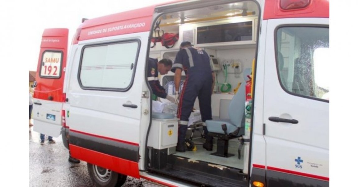 sacada-de-residencia-desaba-em-imbituba-e-3-adultos-despencam-de-uma-altura-de-4-metros-1