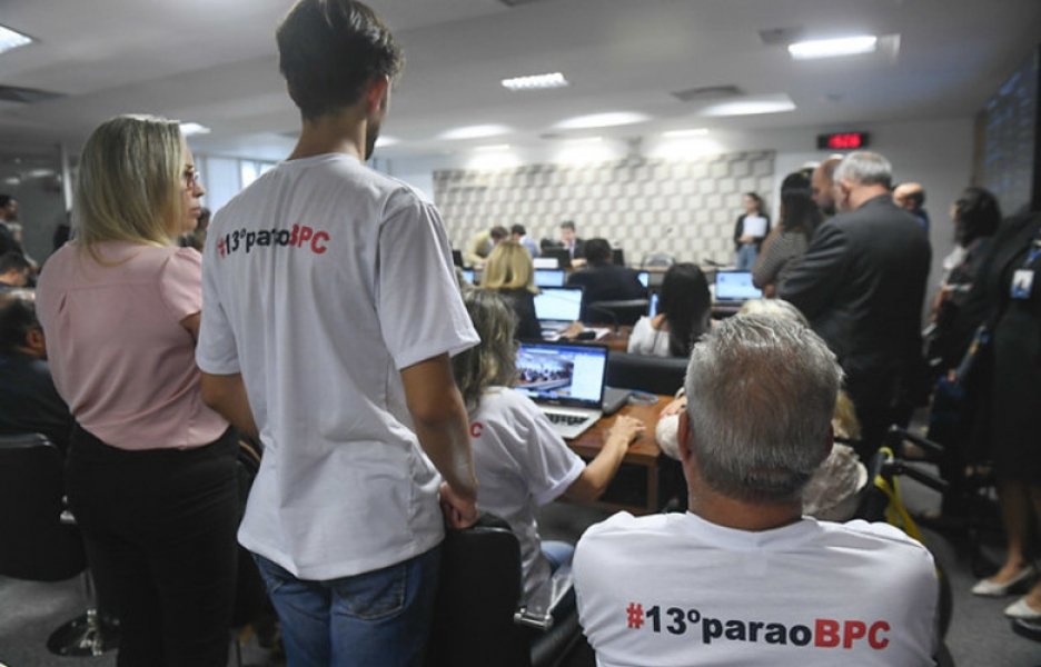 votacao-de-13o-salario-para-o-bolsa-familia-e-adiada-1