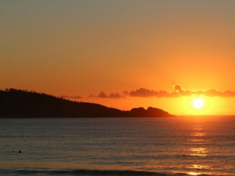 Previsão do tempo em SC: calor intenso no sábado e frente fria no domingo