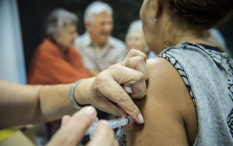 Idosos voltam a ser vacinados contra a gripe nesta terça em Capivari de Baixo Idosos voltam a ser vacinados contra a gripe nesta terça em Capivari de Baixo