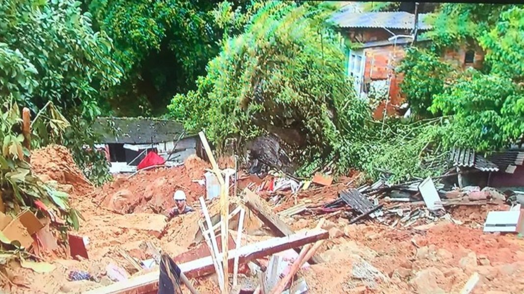 no-guaruja-bombeiros-morrem-soterrados-em-resgate-de-bebe-1