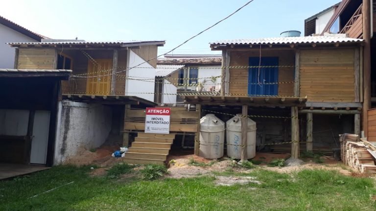 Imóvel no Farol de Santa Marta é interditado com autorização judicial Imóvel no Farol de Santa Marta é interditado com autorização judicial
