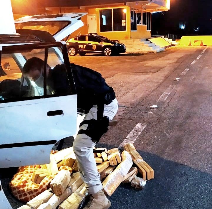 83 kg de maconha são apreendidos e suspeito preso diz ter achado a droga na beira-rio