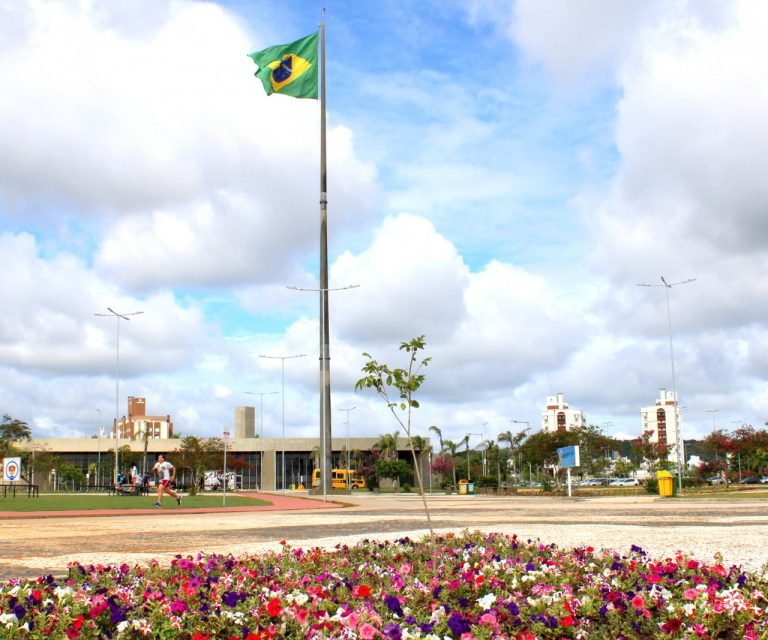 Em Criciúma: serviços municipais funcionam nesta sexta-feira (1)
