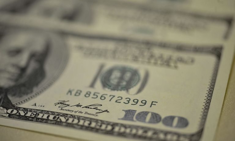Dólar fecha em R$ 5,58, valor mais baixo em quase 20 dias