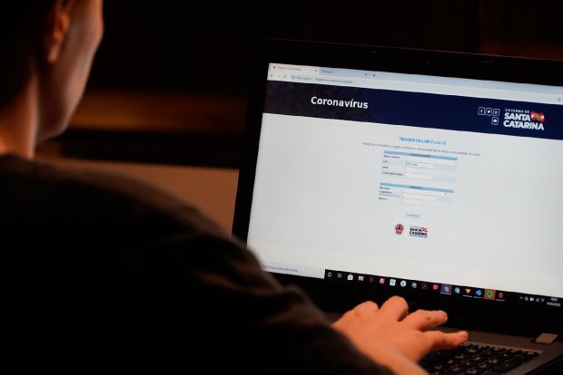 Governo de Santa Catarina disponibiliza ferramenta que possibilita fazer uma triagem on-line para coronavírus Governo de Santa Catarina disponibiliza ferramenta que possibilita fazer uma triagem on-line para coronavírus
