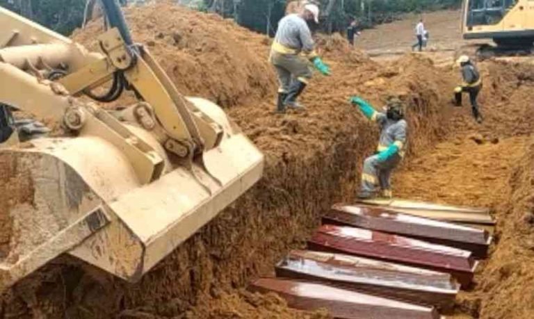 Manaus faz valas comuns para enterrar vítimas de coronavírus