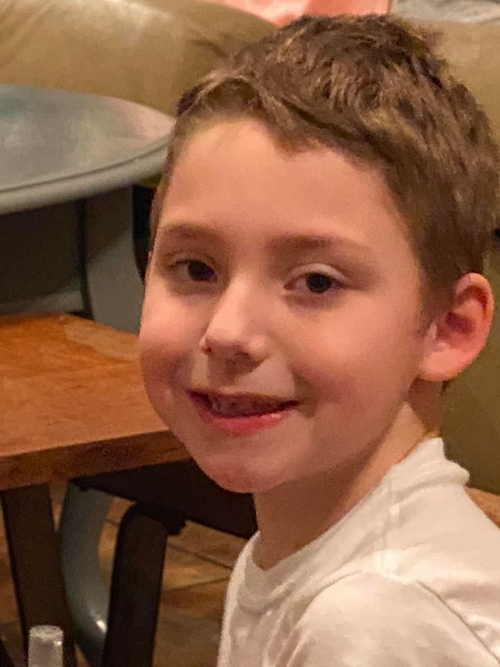 Menino de 6 anos com doença grave no pulmão vence o coronavírus Menino de 6 anos com doença grave no pulmão vence o coronavírus