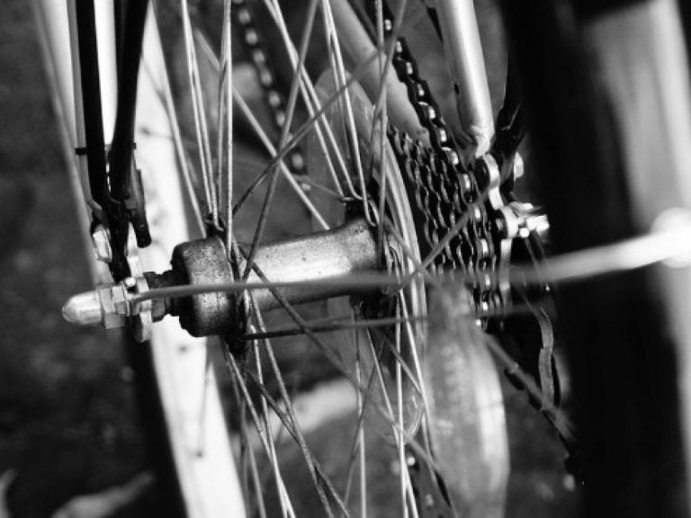 Motorista embriagado atropela 3 ciclistas em Tubarão