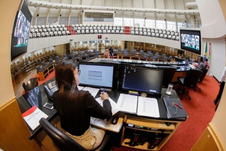 Compra de respiradores em SC: ‘vai contra os princípios da transparência’