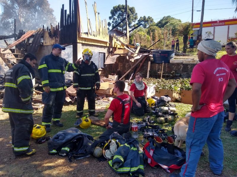 Polícia de Videira investiga a morte de uma menina de 1 ano que supostamente morreu em um incêndio 1