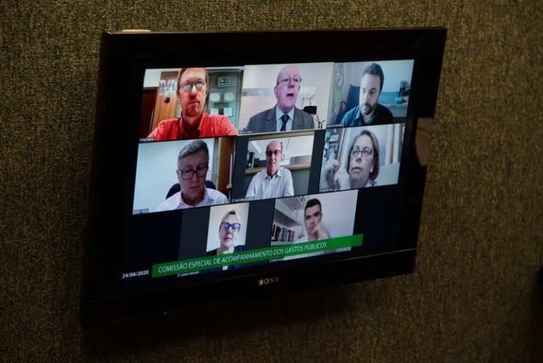 Respiradores: comissão aprova pedido de afastamento do secretário da Saúde